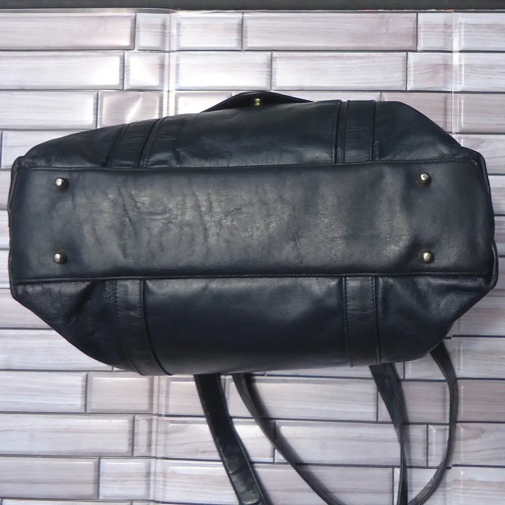 SAS leather bag/ briefcase with leather lining.